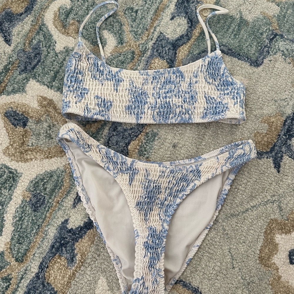 Triangl Swimsuit perfect condition ( top is xs and bottoms are small)